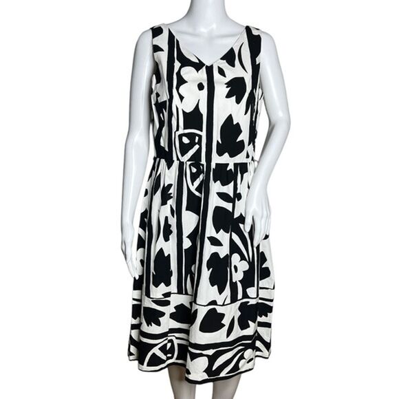 Talbots‎ Dress Womens 10 Petite Black White Floral Flowers Fit & Flare Vintage - Picture 1 of 7